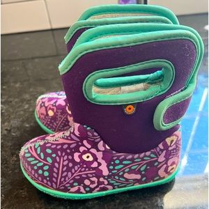 Toddler size 8 bogs. Gently used